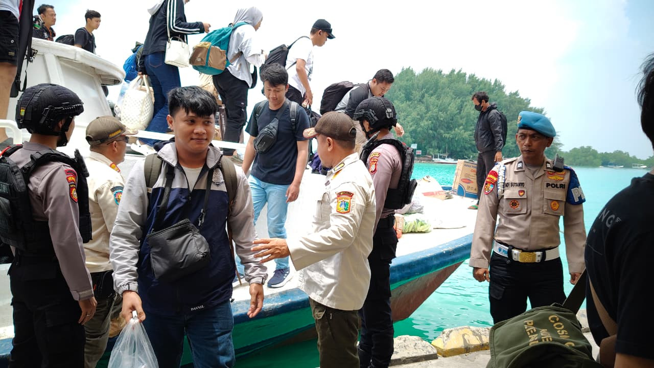 Polsek Kepulauan Seribu Utara Gelar Pengamanan Dermaga Pulau Kelapa dalam Operasi Aman Nusa I 2025