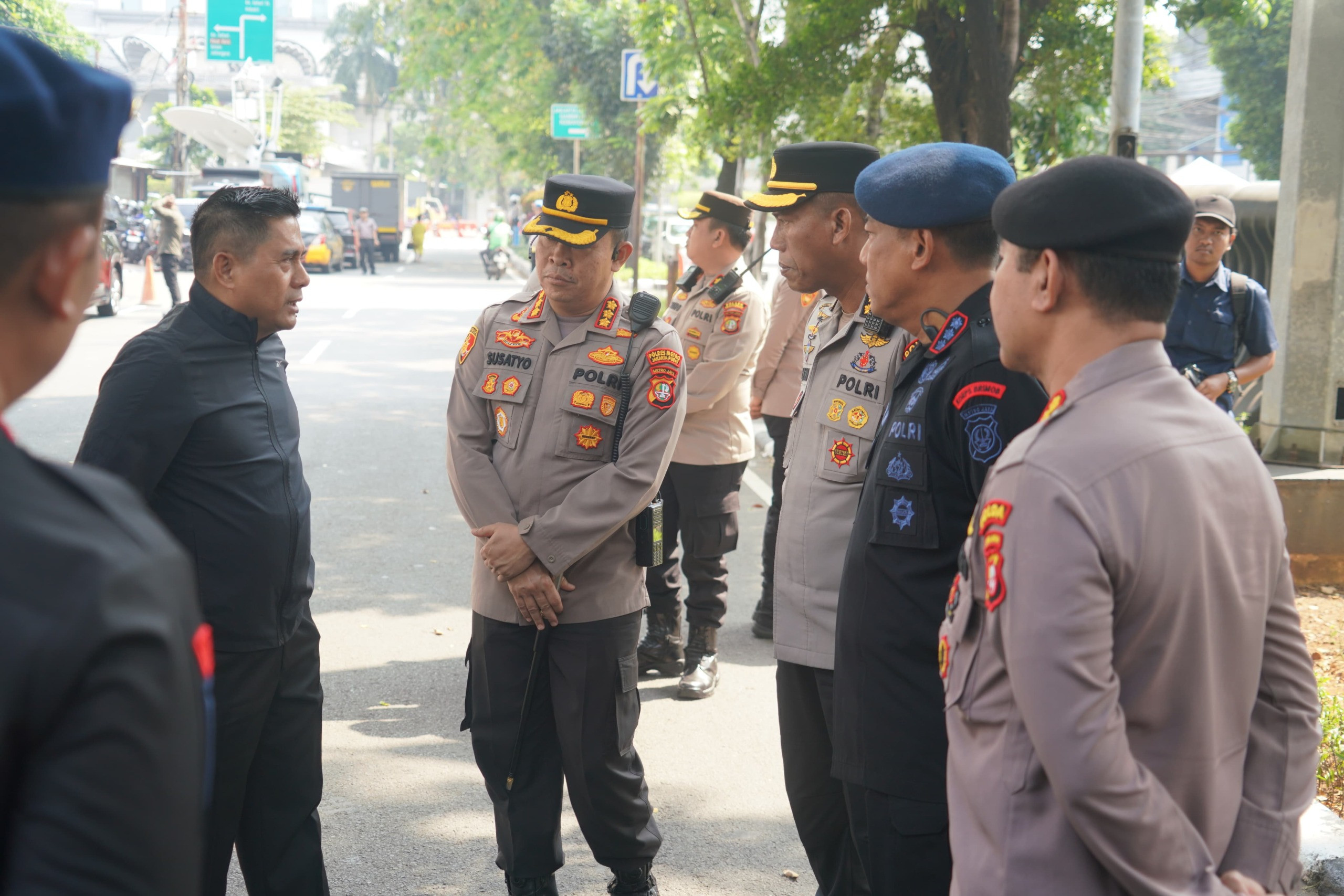 Brimob Polda Metro Jaya Amankan Sidang Putusan Terdakwa Hasto Kristiyanto di PN Jakarta Pusat