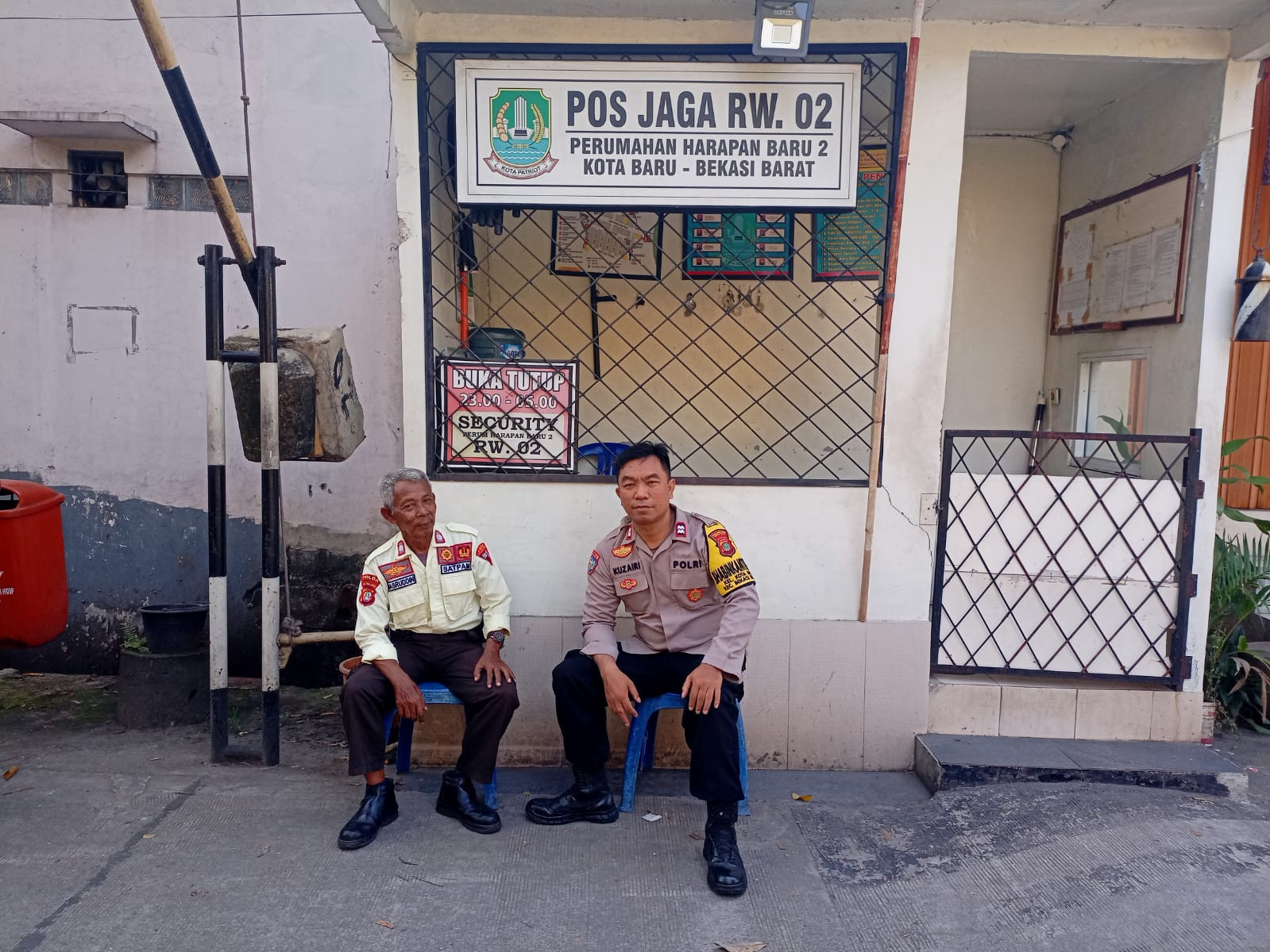 Bhabinkamtibmas Bekasi Barat Gelar Patroli dan Sambang di Kelurahan Kotabaru