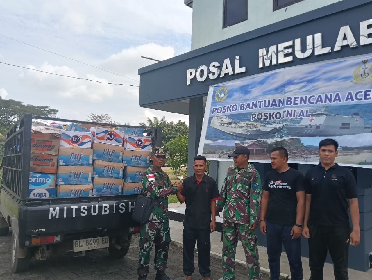 Lanal Sabang Distribusikan Bantuan Korban Banjir Ke Desa Panteu Loong Bireuen