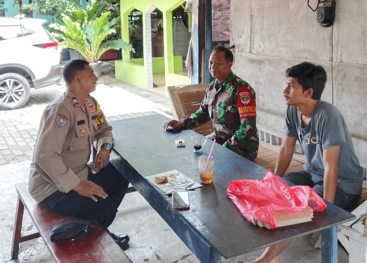 Sinergi TNI–Polri, Babinsa dan Bhabinkamtibmas Ajak Warga Mustikasari Jaga Keamanan Lingkungan