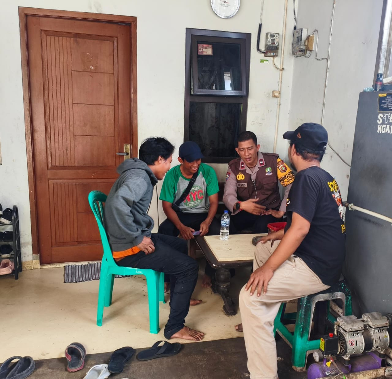 Bhabinkamtibmas Jatibening Ajak Warga Aktif Jaga Keamanan Lingkungan