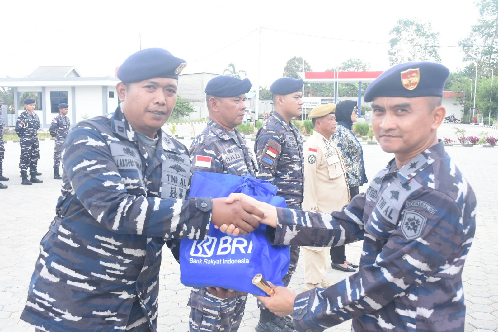 Menjelang Hari Raya Idul Fitri 1447 H, Lanal Bintan Bagikan Paket Lebaran Secara Serentak