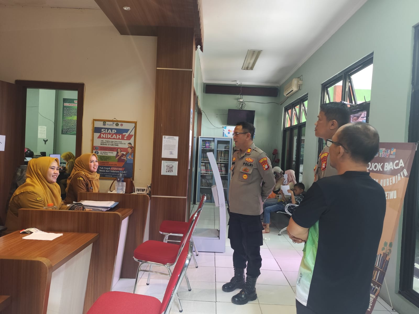 Kapolsek Rawa Lumbu Jalin Silaturahmi ke Tiga Kelurahan di Bekasi Timur