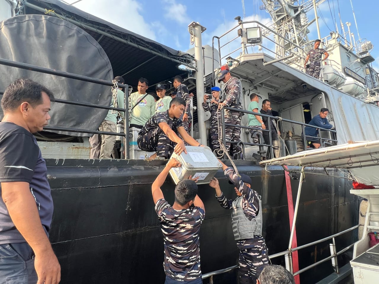 KRI Hasan Basri-382 Dukung Ekspedisi Rupiah Berdaulat di Kepulauan Riau, Tiba di Dabo Singkep