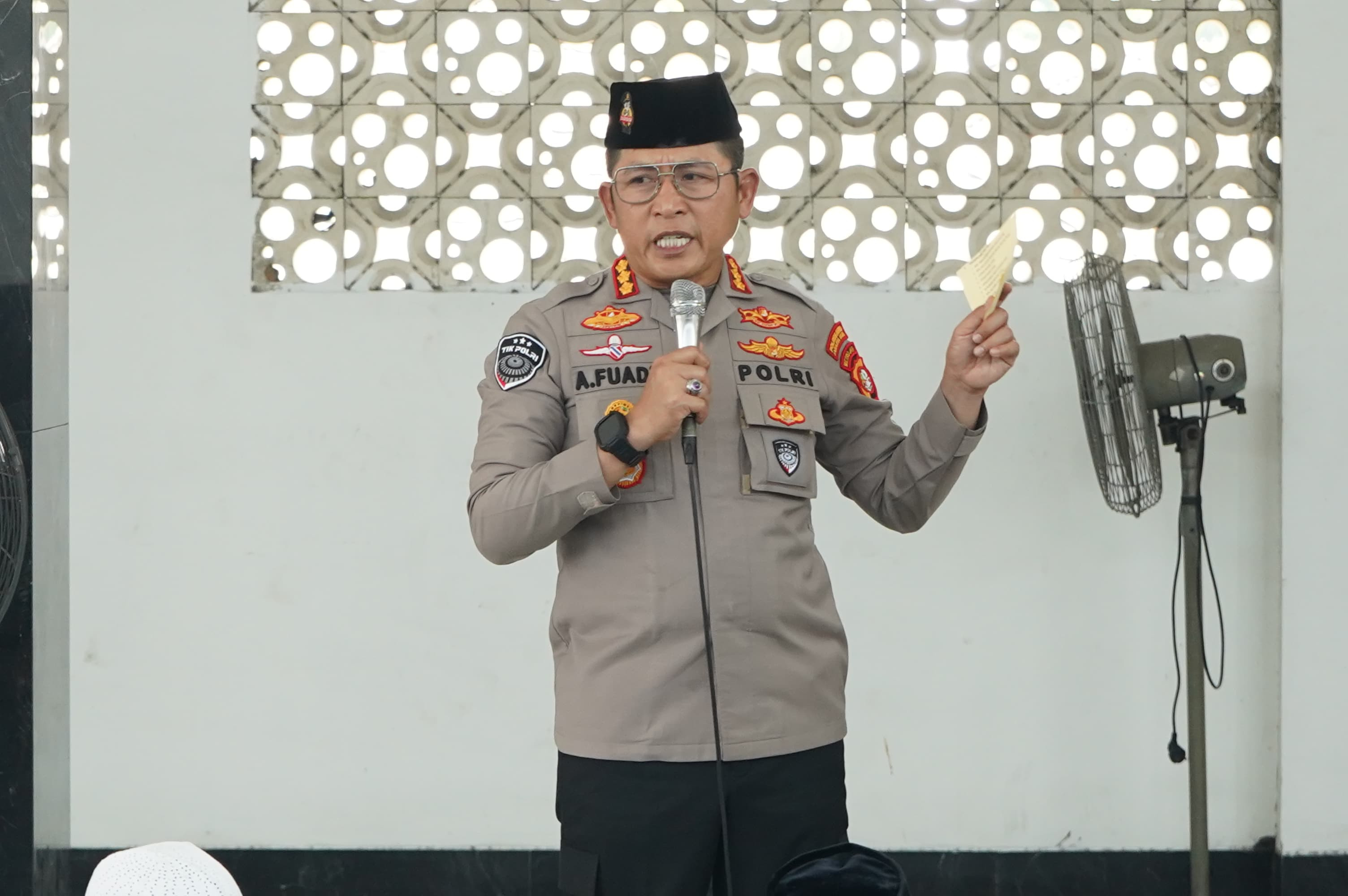 Dekatkan Diri ke Masyarakat, Kapolres Metro Jakarta Utara Pimpin Langsung Jum'at Curhat & Jum'at Keliling