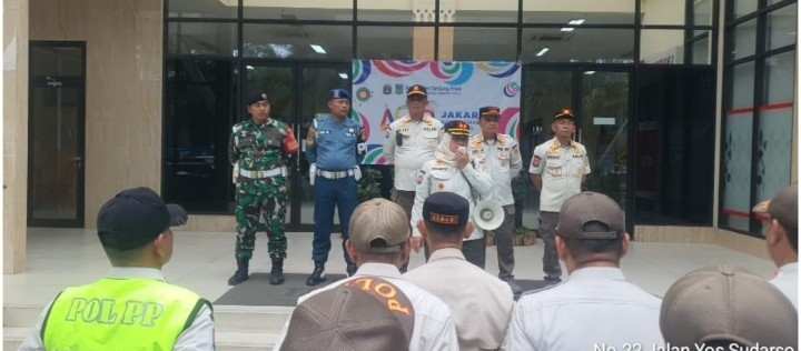 Satpol PP Tanjung Priok Tertibkan Puluhan Botol Miras Ilegal di Sejumlah Titik