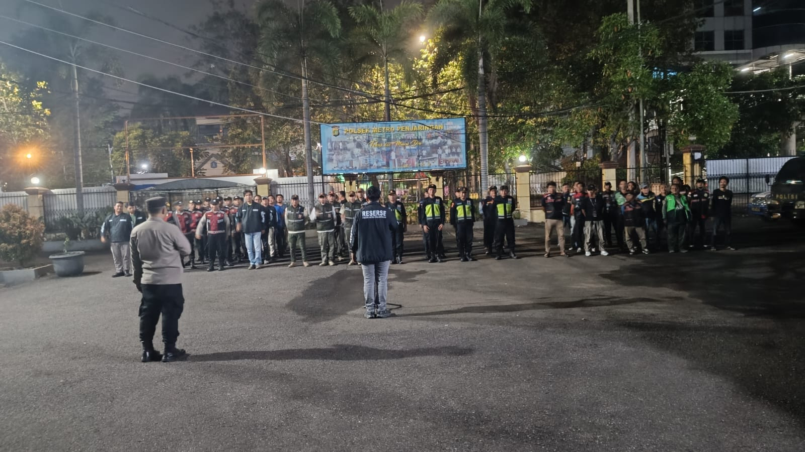 Jaga Jakarta, Polsek Metro Penjaringan Gelar Apel Gabungan Antisipasi Tawuran dan Kejahatan Jalanan