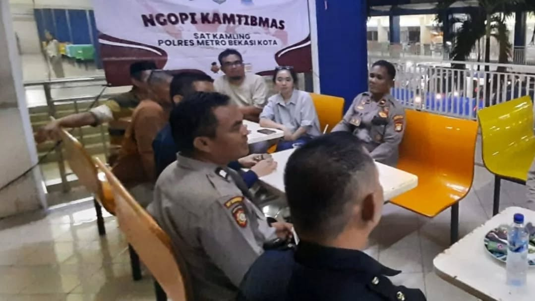 Ngopi Kamtibmas Polsek Bekasi Selatan, Kehangatan Malam di Margajaya Pererat Kebersamaan Polisi dan Warga