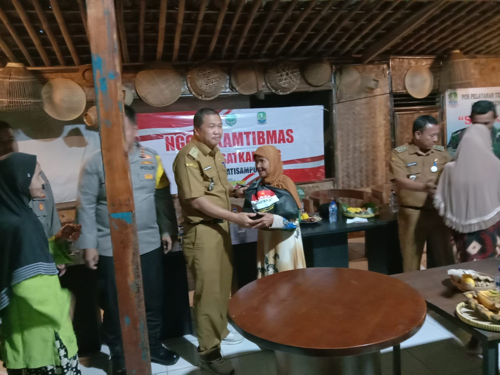 Kapolres Metro Bekasi Kota Gelar Ngopi Kamtibmas: Serap Aspirasi Warga Jatisampurna, Janji Tindak Tegas Pelaku Tawuran