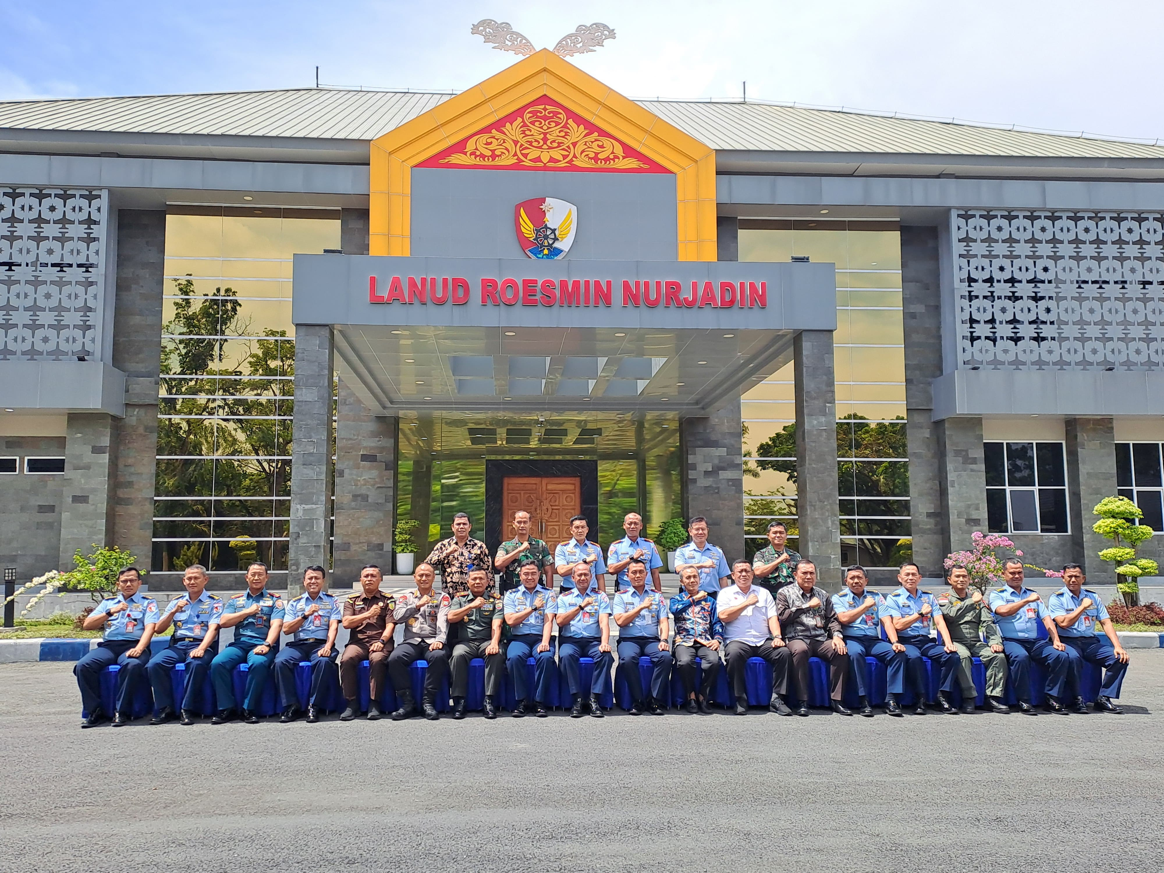 Sinergi TNI di Bumi Lancang Kuning, Danlanal Dumai Sambut Kedatangan Pangkoopsud I di Pekanbaru