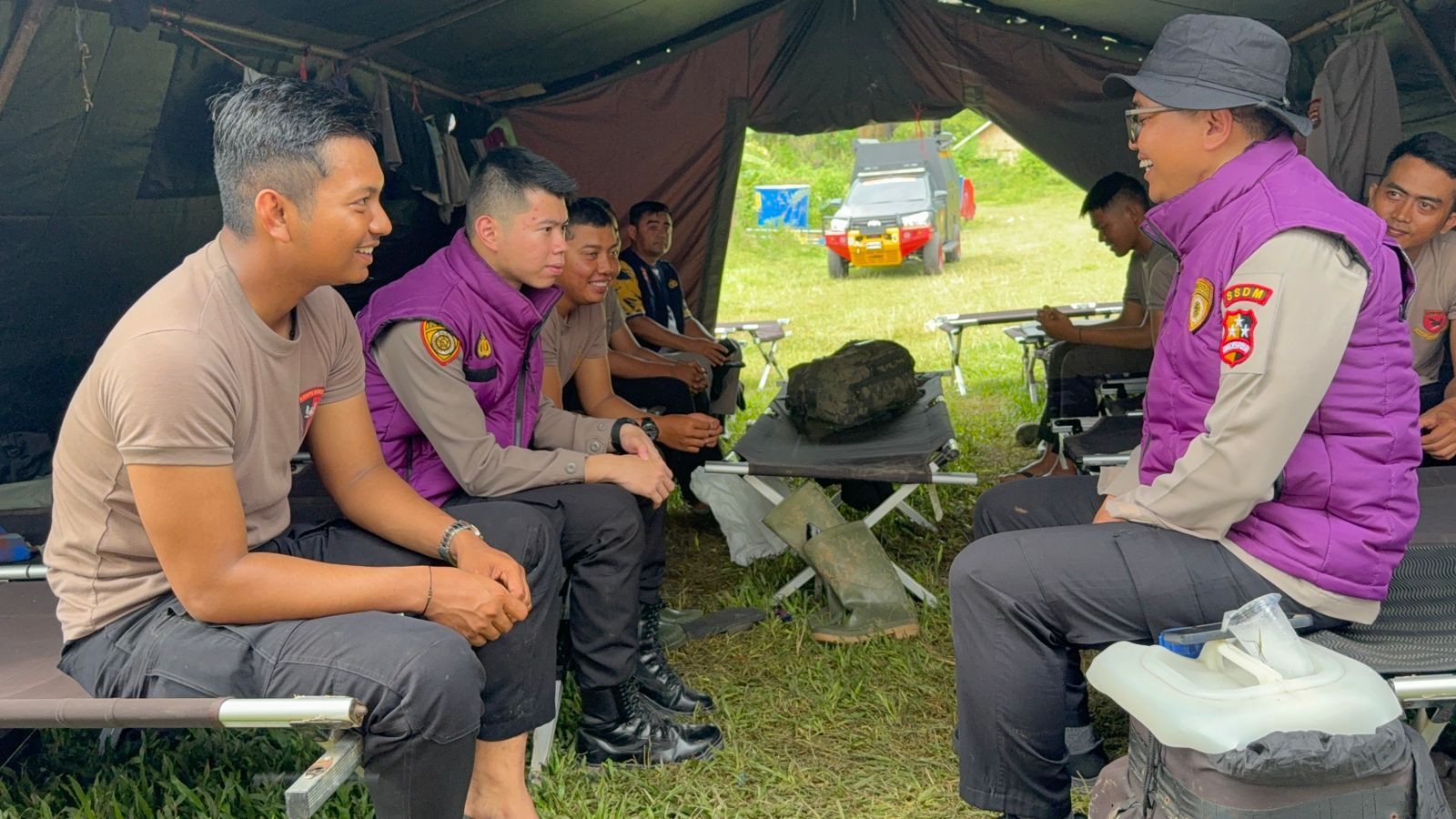 Tim Polwan RI dan Tim Trauma Healing Polri Berikan Dukungan Psikososial untuk Penyintas Banjir dan Personel di Sumbar