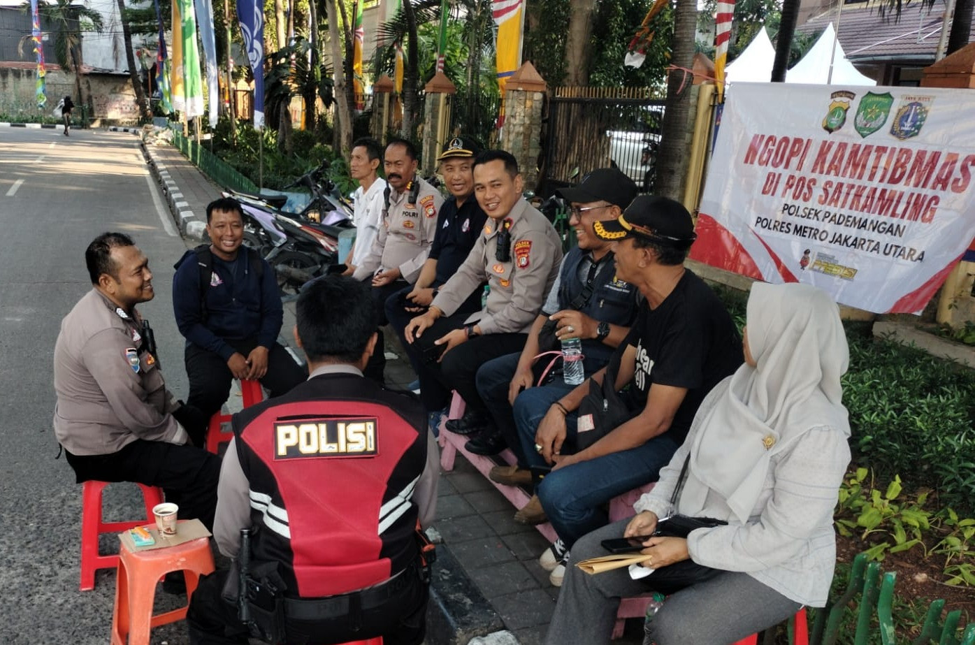 Dekatkan Diri dengan Warga, Polsek Pademangan Gelar "Ngopi Kamtibmas" di Pemukiman RW 012