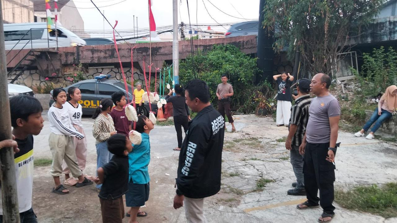 Meriah! Polisi dan Warga Penjaringan Rayakan HUT Bhayangkara ke-80 dengan Lomba Tradisional
