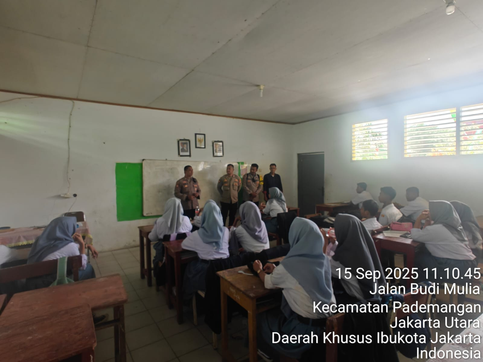 Polisi Sambangi SMK di Pademangan, Sosialisasi Bahaya Narkoba dan Kenakalan Remaja
