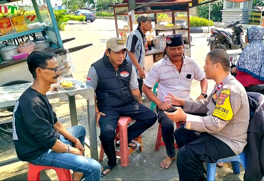 Patroli Dialogis : Bhabinkamtibmas Peran Aktif Masyarakat Dukung Stabilitas Kamtibmas