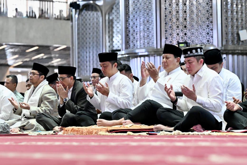 Panglima TNI Bersama Presiden RI Jalankan Salat Idul Adha di Masjid Istiqlal