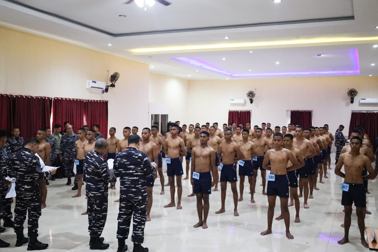 Dankodaeral IX Selaku Ketua Panitia Daerah Ambon Pimpin Sidang Komisi Pantukhirda Calon Bintara dan Tamtama PK TNI AL Gelombang II 2025