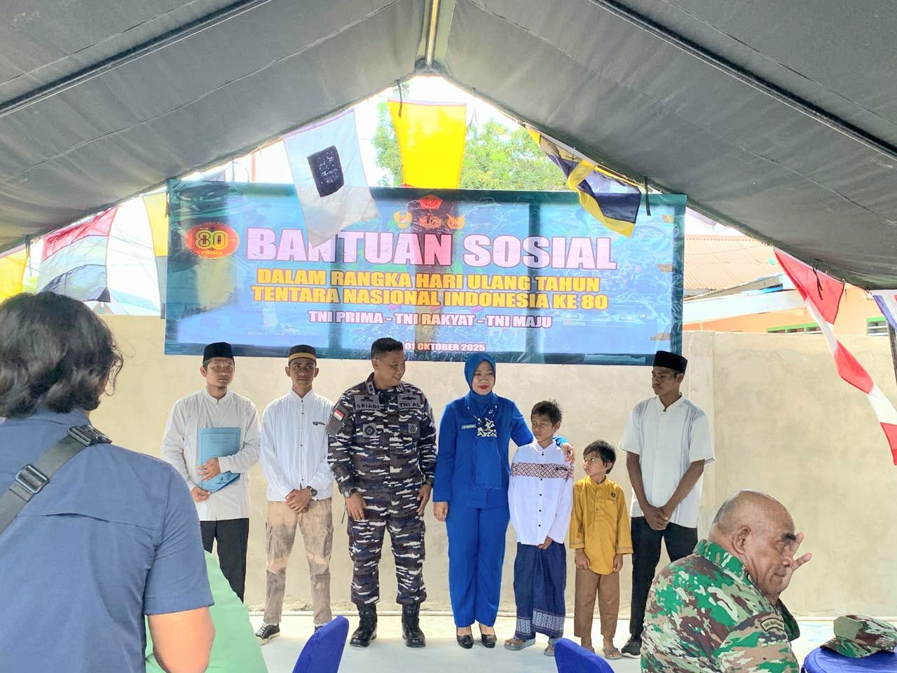 TNI di Kepulauan Aru Santuni Anak-Anak Pesantren dan Anak Panti Asuhan Santa Maria Dobo