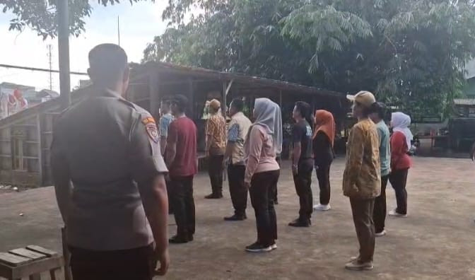 Aparatur Kelurahan Mustikasari Latihan PBB dan Yel-Yel Jelang Lomba Tingkat Kota Bekasi