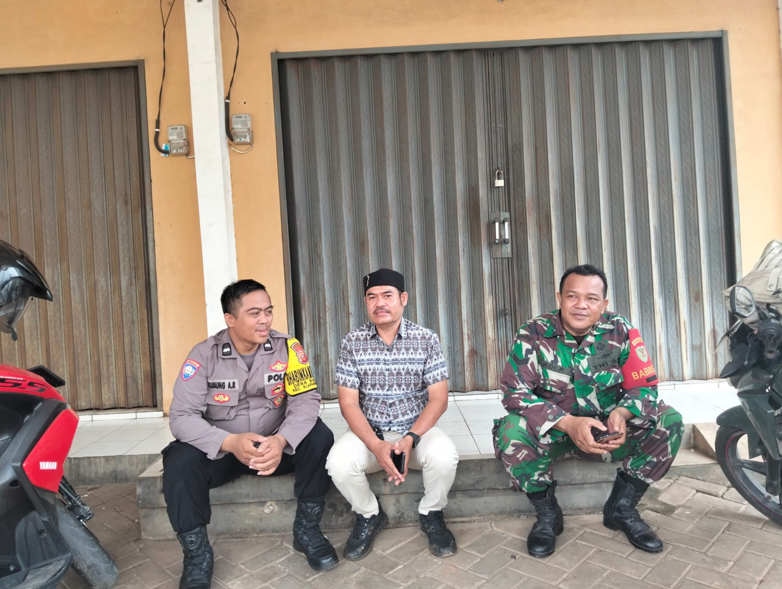 TNI-Polri Bersinergi Sambang dengan Warga Masyarakat Desa Bojong Sampaikan Himbauan Kamtibmas