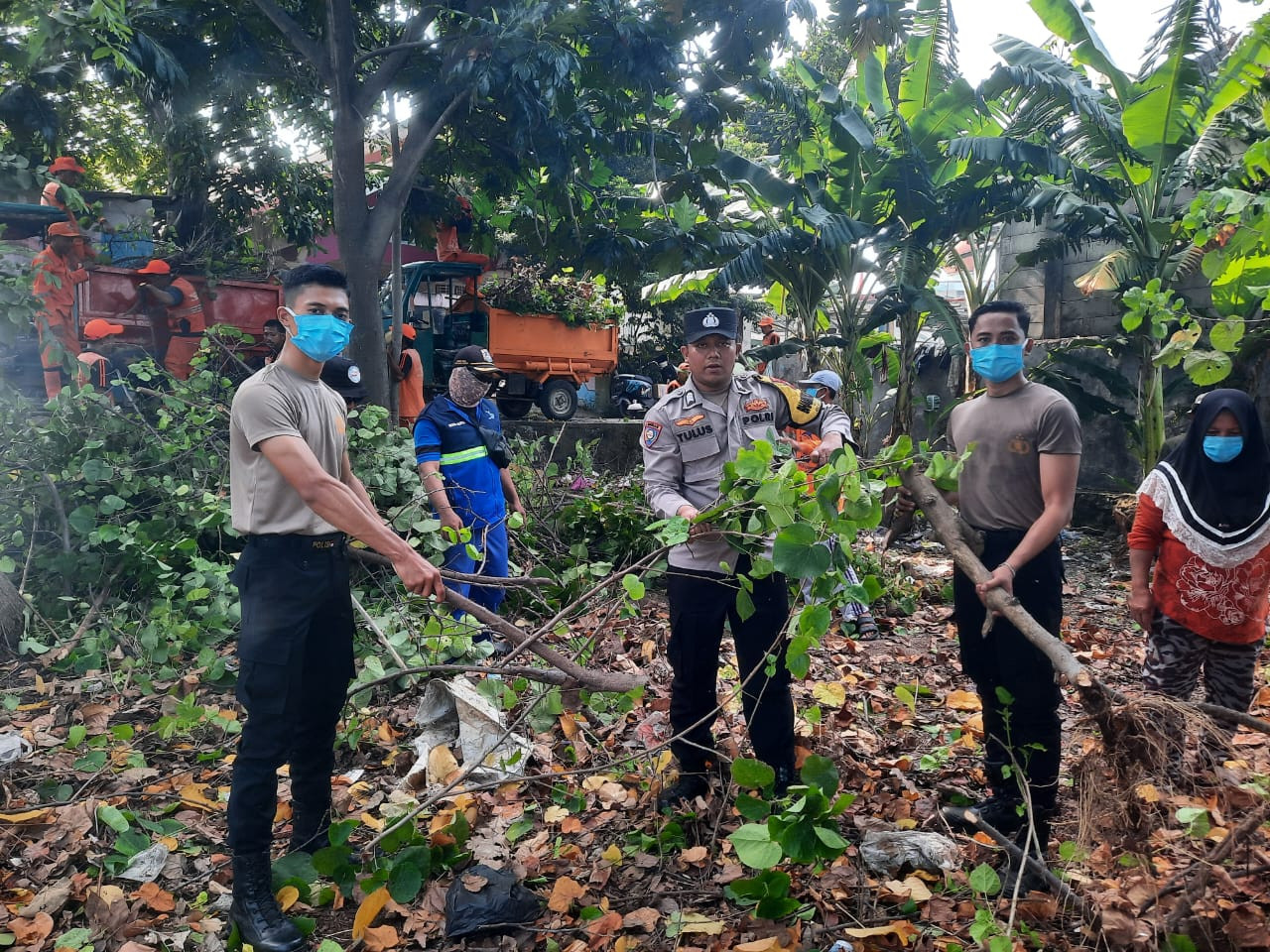Bhabinkamtibmas Pulau Lancang Bersama Warga RW 02 Gelar Kerja Bakti, Wujud Polisi Humanis dan Peduli Lingkungan