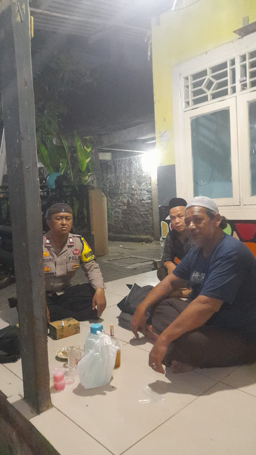 Bhabinkamtibmas Kelurahan Kalibaru Laksanakan Patroli dan Sambang Kewilayahan Antisipasi Gangguan Kamtibmas