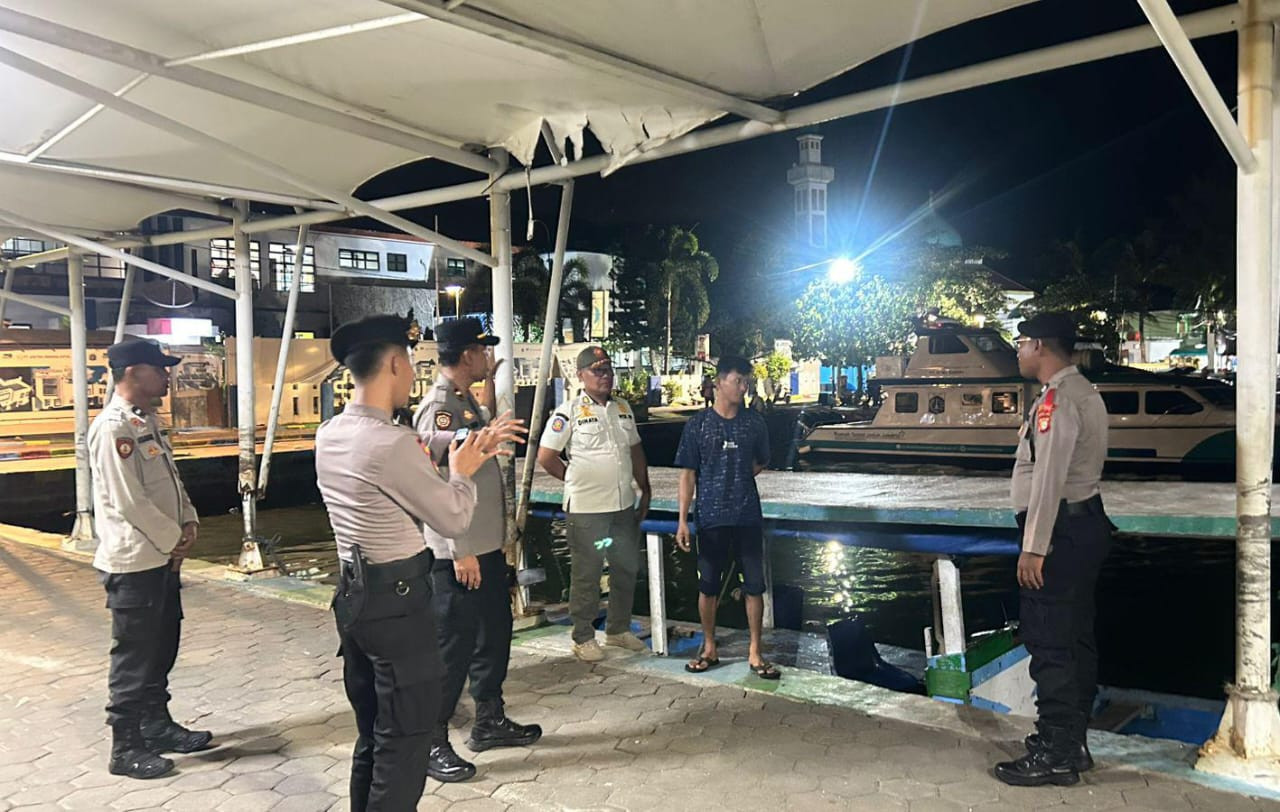 Patroli Malam Gabungan Polsek Kepulauan Seribu Utara Perkuat Siskamling dan Cegah Guantibmas Selama Nataru