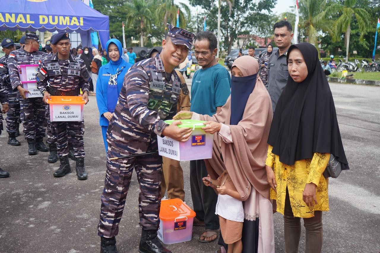 Semangat Pengabdian Sambut Hari Armada RI, Lanal Dumai Gelar Pasar Murah dan Khitanan Massal di Kabupaten Siak