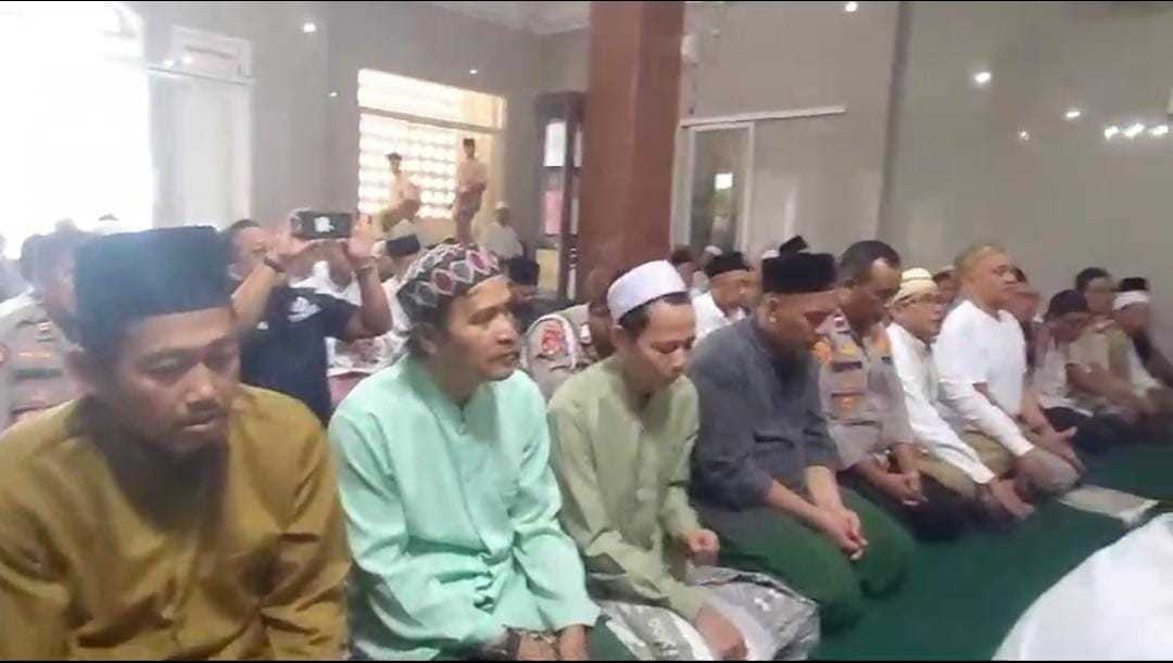 Kapolsek Duren Sawit Berikan Edukasi kepada Masyarakat pada Ba'da Shalat Jumat