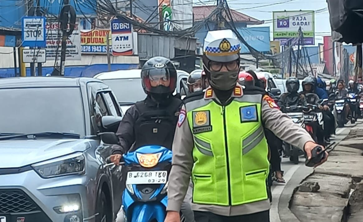 PENGATURAN ARUS LALU LINTAS DAN PATROLI UNIT LANTAS POLSEK BANTARGEBANG