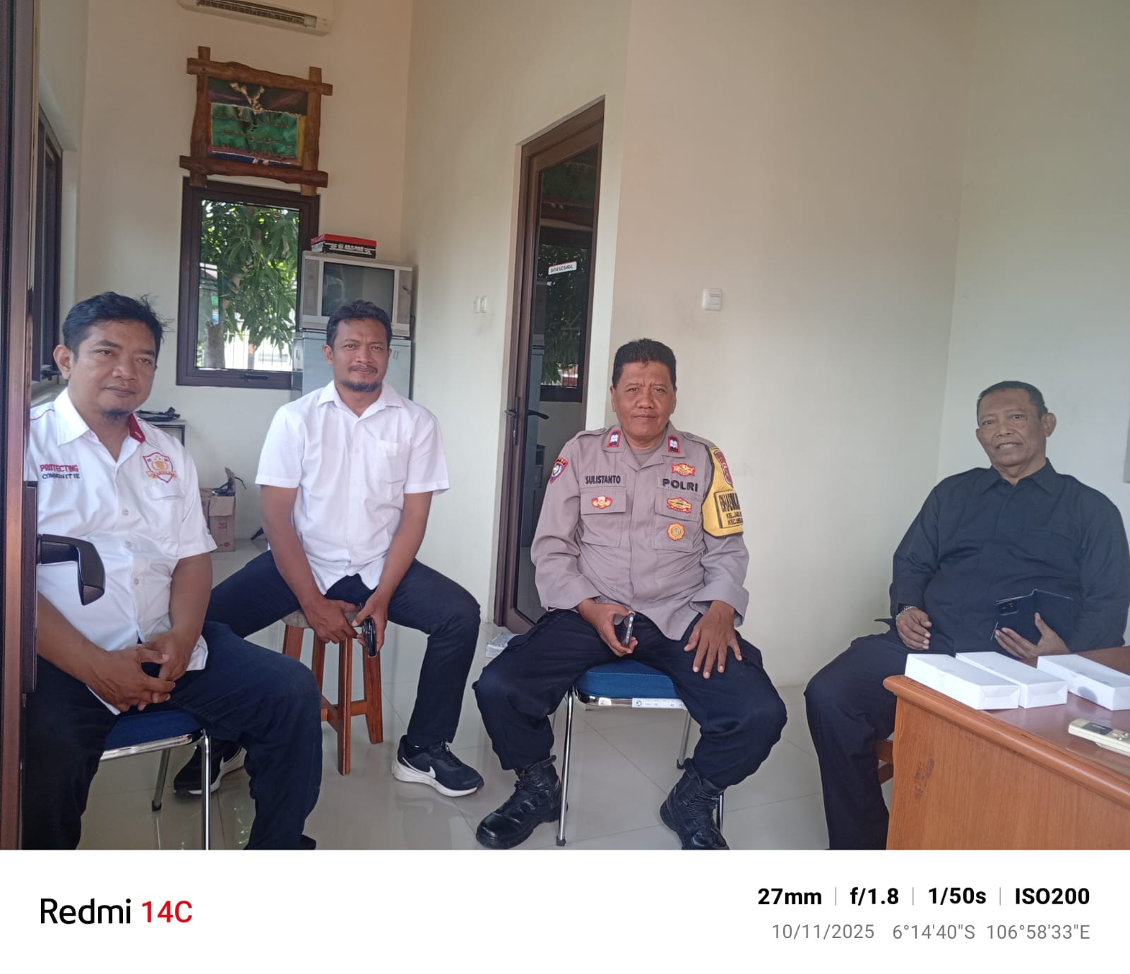 Jamin Keamanan Acara Sekolah, Polsek Bekasi Barat Monitoring ALSICFEST SMP 6 Al Azhar Jaka Permai