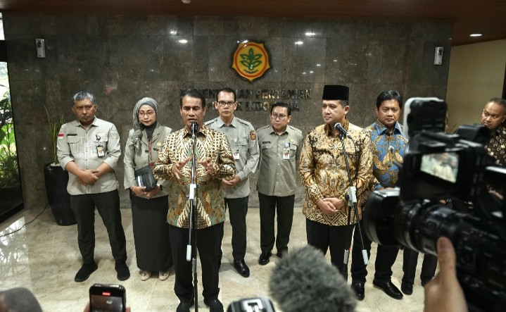 Mentan Amran: Cabut Izin Distributor Pupuk Nakal di Seluruh Indonesia