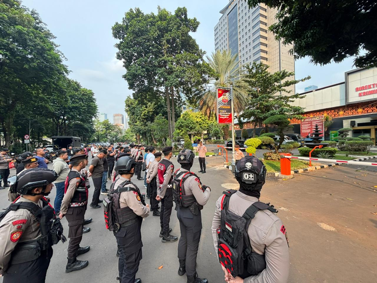 Ciptakan Rasa Aman dan Nyaman Polda Metro Jaya Laksanakan Patroli Skala Besar
