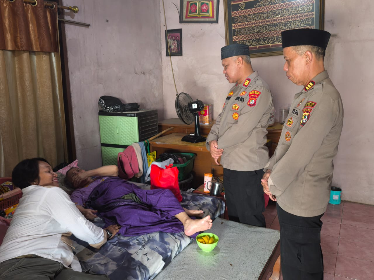 Sabtu Berbagi, Kapolsek Bekasi Barat Kunjungi Warga Janda Lansia