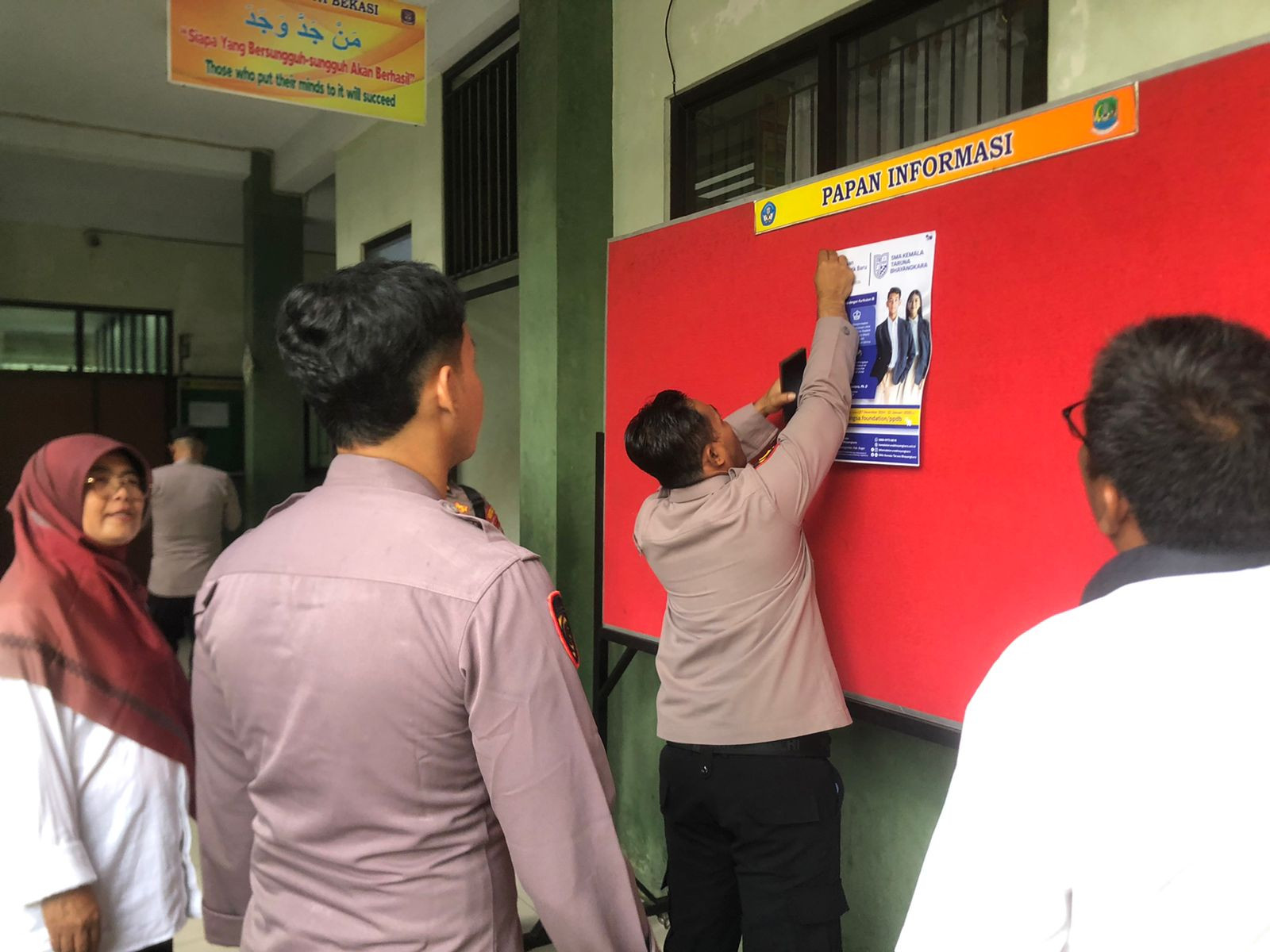 Sosialisasi PPDB T.A 2025 di SMA Kemala Taruna Bhayangkara oleh Polres Bekasi Kota