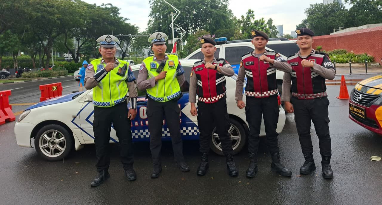Polda Metro Jaya Gelar Patroli Sore di Sejumlah Titik Keramaian Jakarta