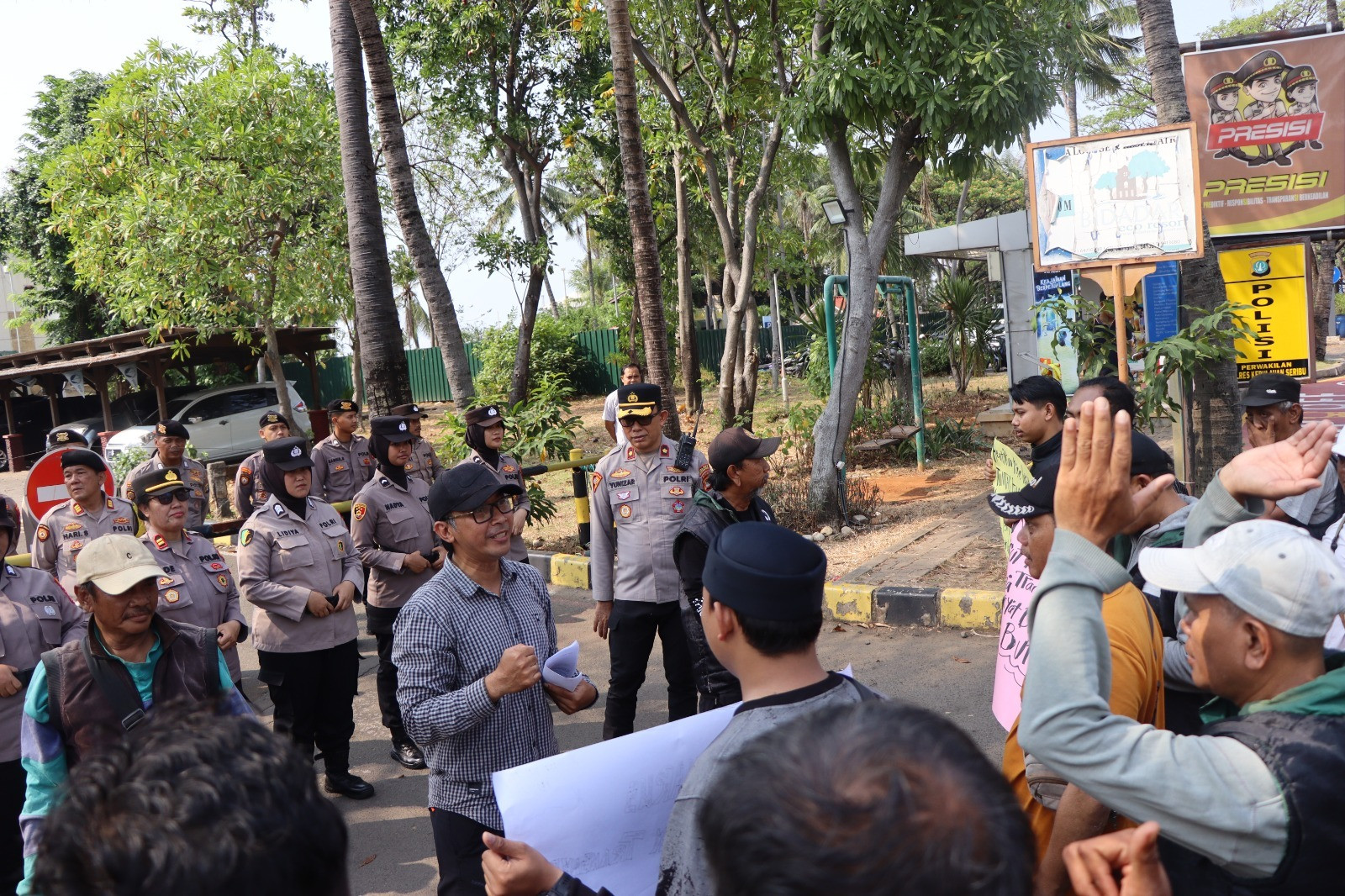 Tingkatkan Kesiapsiagaan, Polres Kepulauan Seribu Sukses Gelar Simulasi Pengamanan Markas Komando