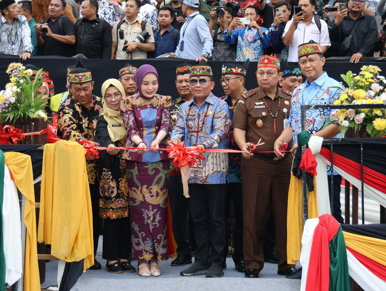 Dorong Pengembangan Pariwisata Berkelanjutan, Kapolda Kalteng dan Gubernur Resmikan Kapal Wisata Susur Sungai