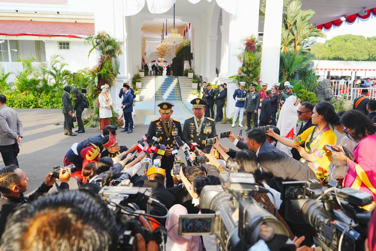 Kapolri dan Panglima TNI Apresiasi Antusiasme Warga dalam Upacara HUT RI ke-80 di Istanaz