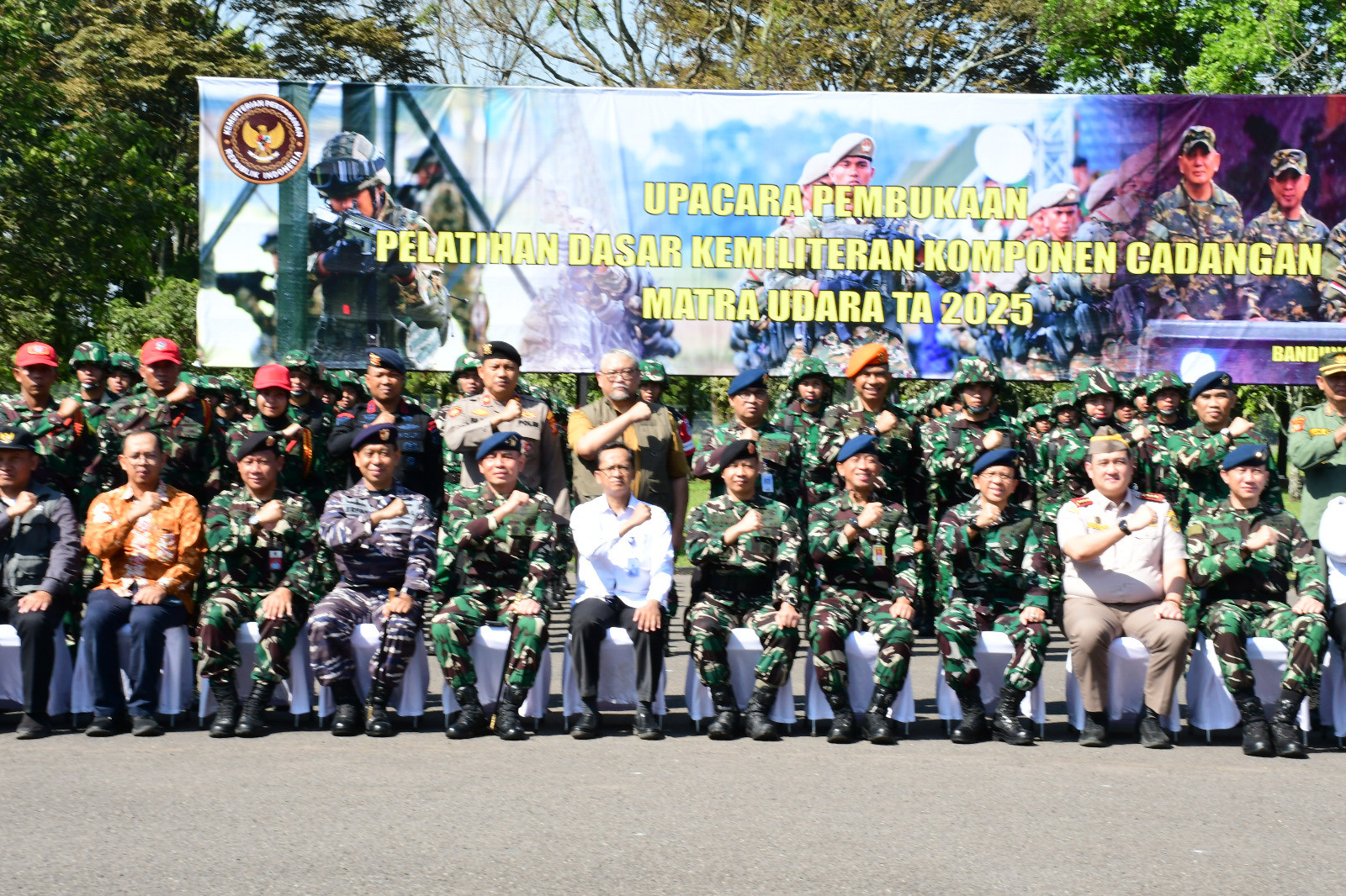 Komandan Lanal Bandung Hadiri Upacara Pembukaan Pelatihan Dasar Militer Komcad Matra Udara TA. 2025