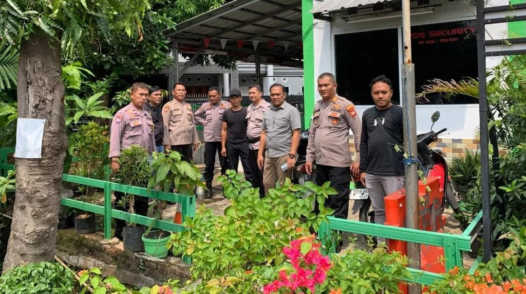 Wujud Kepedulian Polisi Untuk Warga Personil Gabungan Polsek Bekasi Selatan