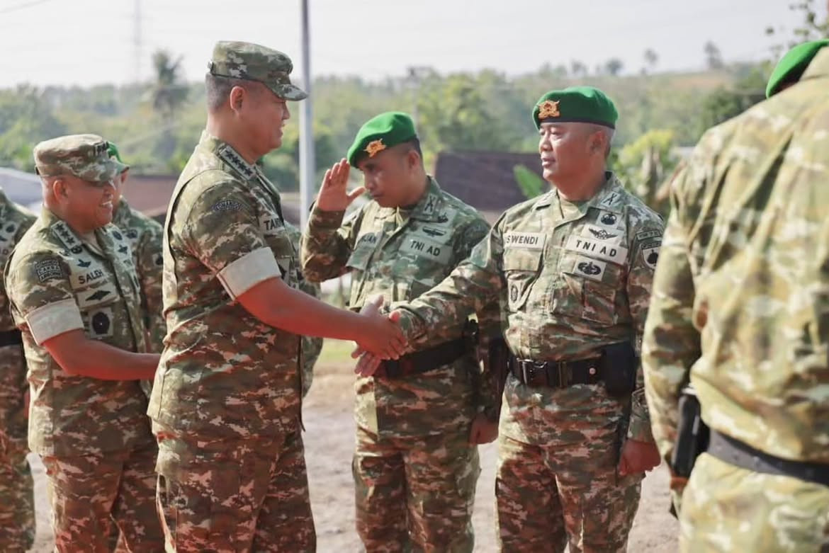 Pastikan Kesiapan Prajurit, Wapang TNI Bersama Menhan Tinjau Marshalling Area Yonif TP 937/Satria Kalijaga