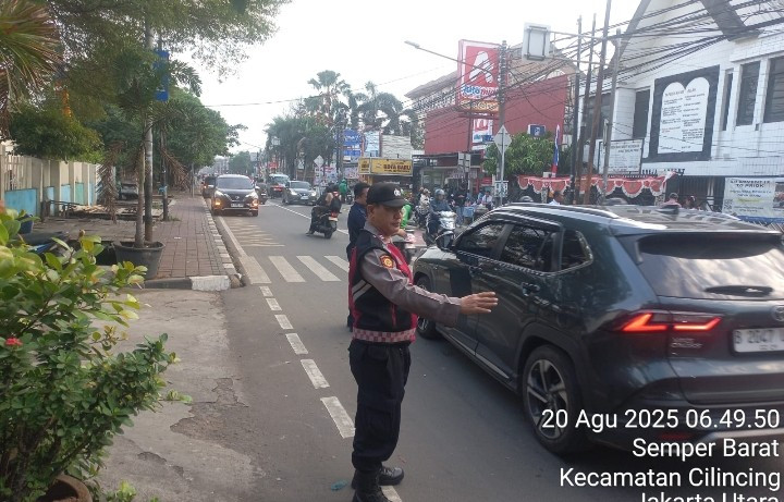 Polisi Koja Gelar Pengaturan Lalu Lintas Pagi di Depan Sekolah Marsudirini