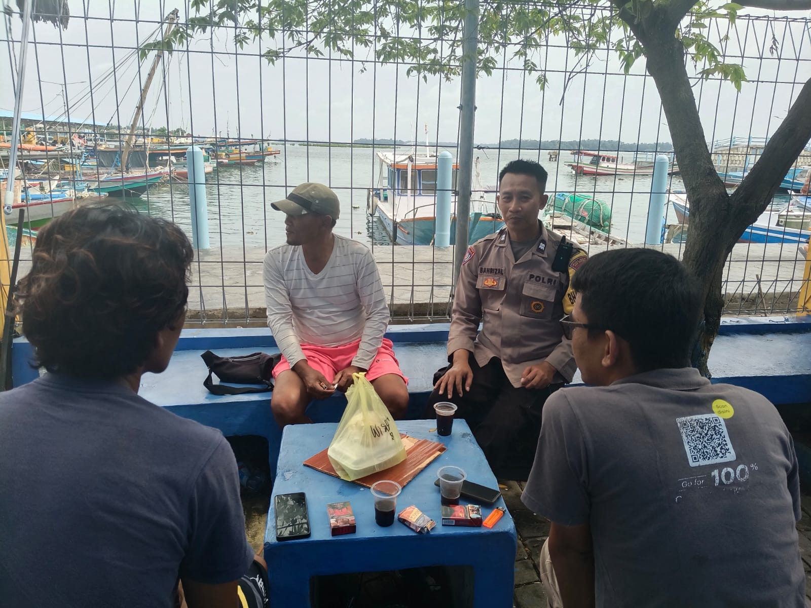 Bhabinkamtibmas Pulau Panggang Sambangi Warga, Sosialisasikan Layanan Polri 110 dan Perkuat Kamtibmas