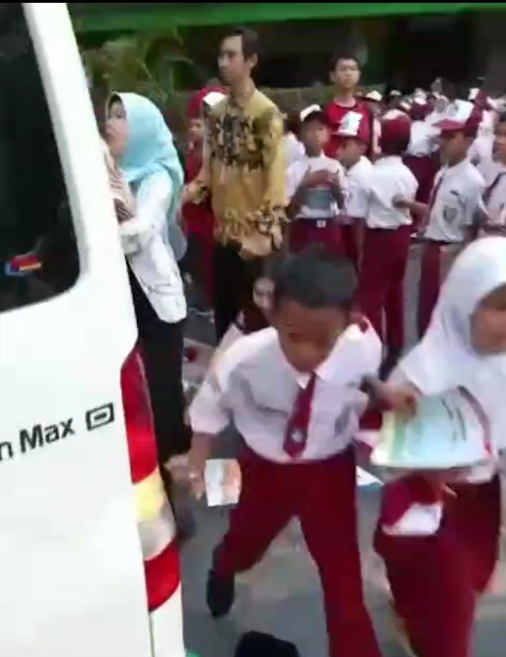 Kecelakaan di SDN 01 Cilincing: Mobil MBG Hilang Kendali, Puluhan Murid Terluka