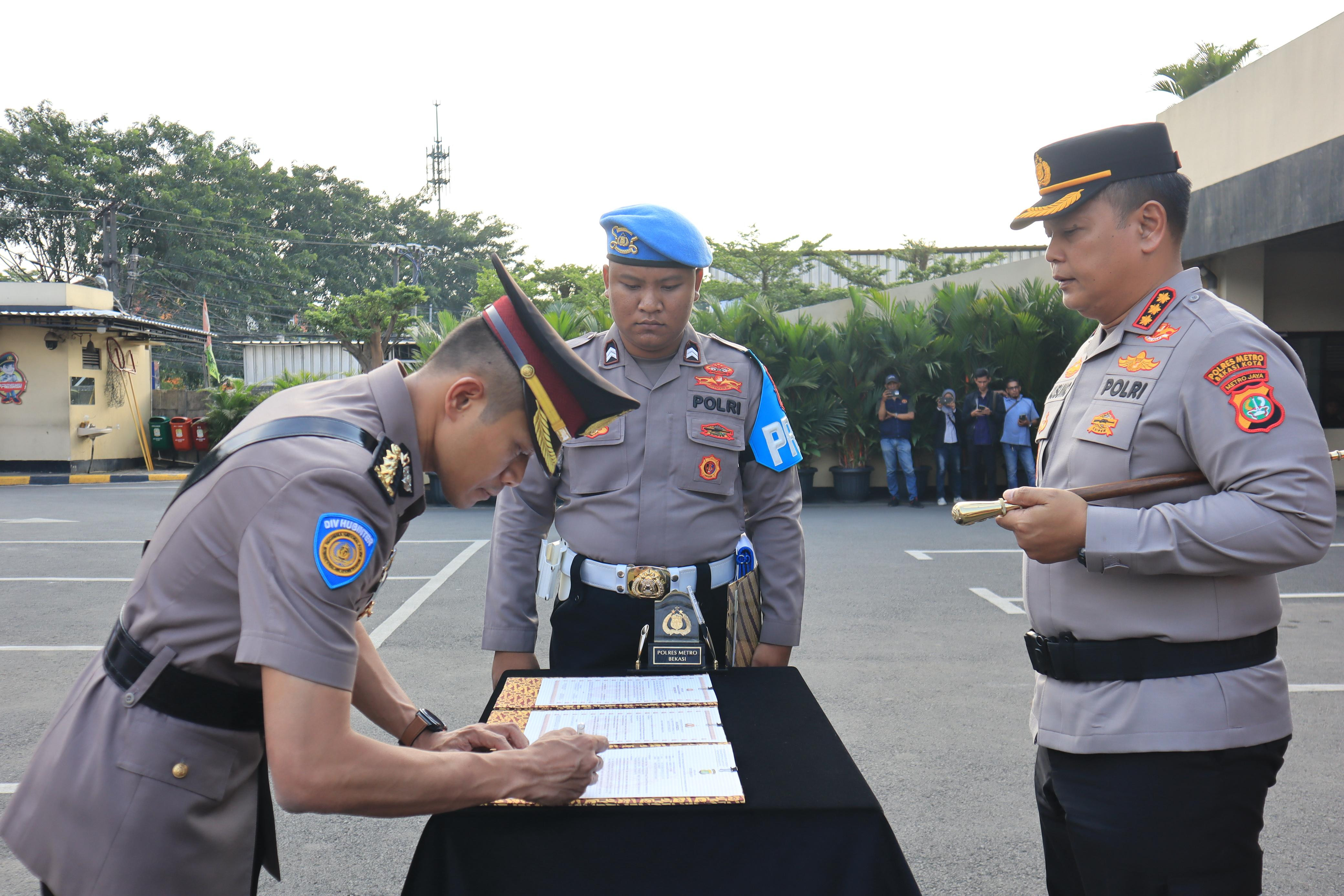 Kapolres Metro Bekasi Kota Pimpin Sertijab Wakapolres