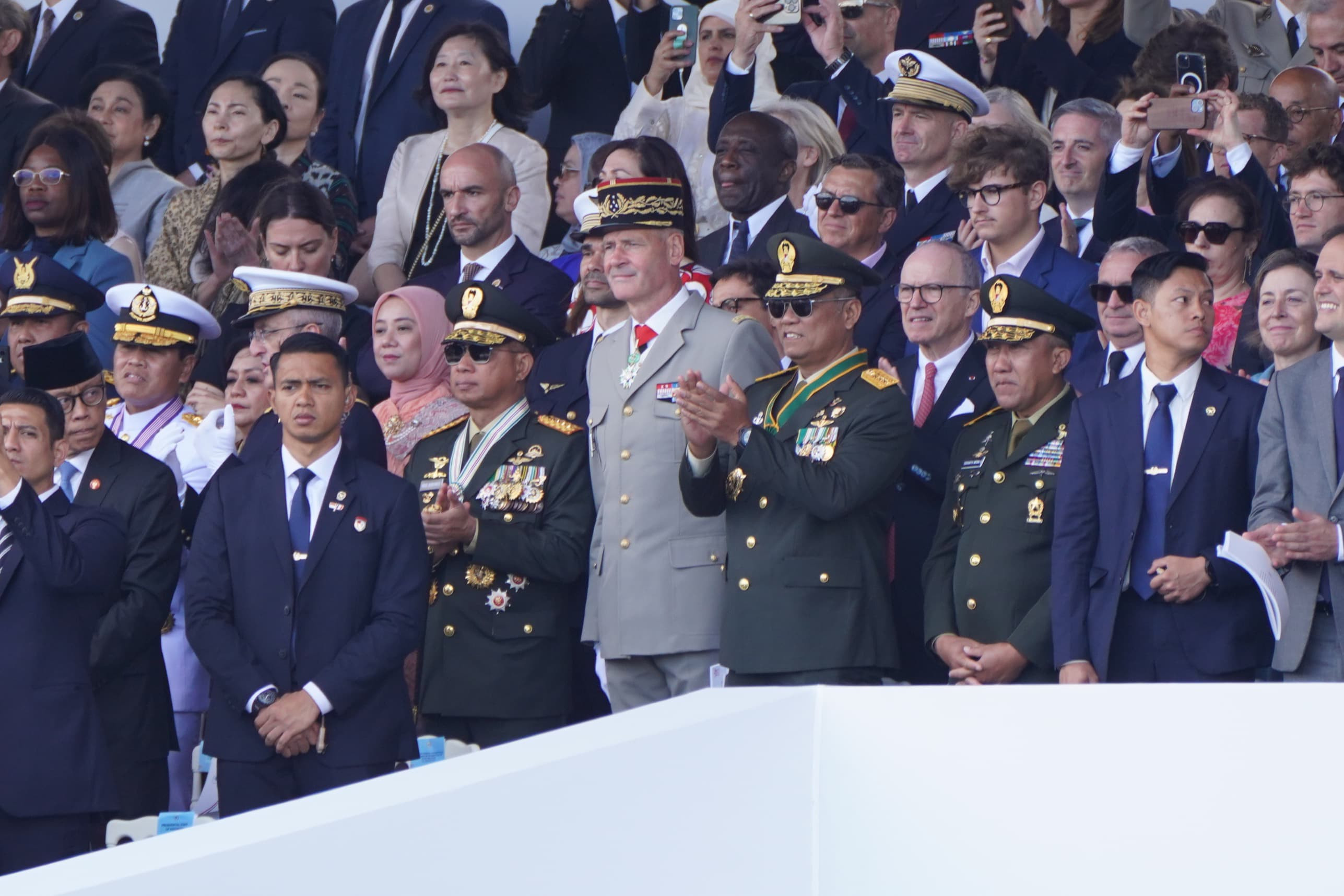 Hadir Langsung di Paris, Wakasad Saksikan Kontingen Indonesia Beraksi di Bastille Day