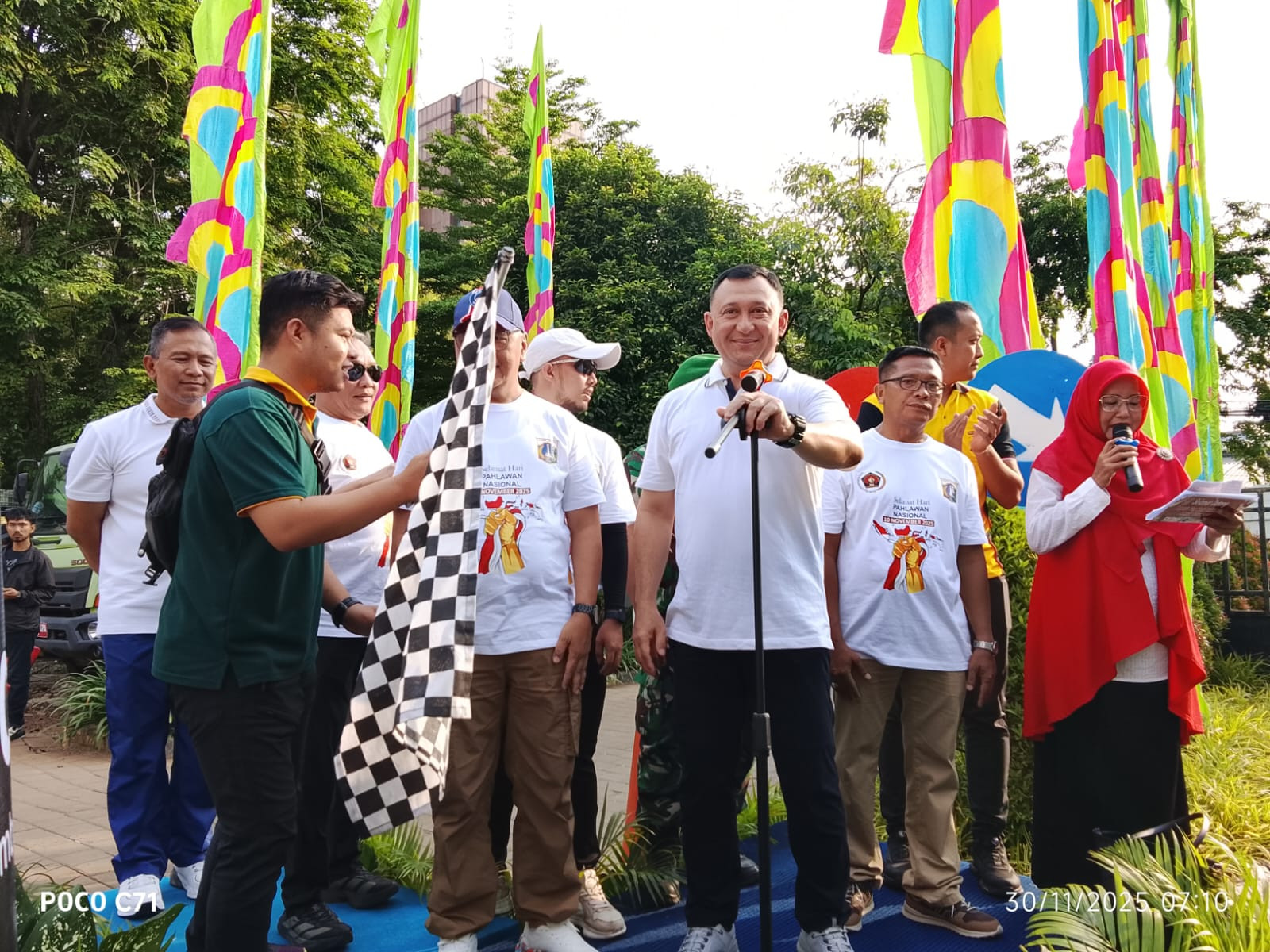 Pokja PWI Jakut Gelar Kegiatan Fun Walk Hari Pahlawan di Penjaringan, 650 Peserta Meriahkan Kegiatan dengan Kostum Pejuang