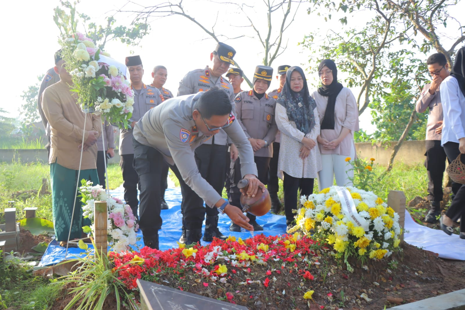 Peringati Hari Bhayangkara ke-79, Baharkam Polri Ziarah ke Makam Briptu Anumerta Ghalib
